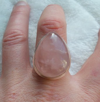 Zilveren ring met grote cabochon druppelvorm Rozenkwarts 18.5 mm